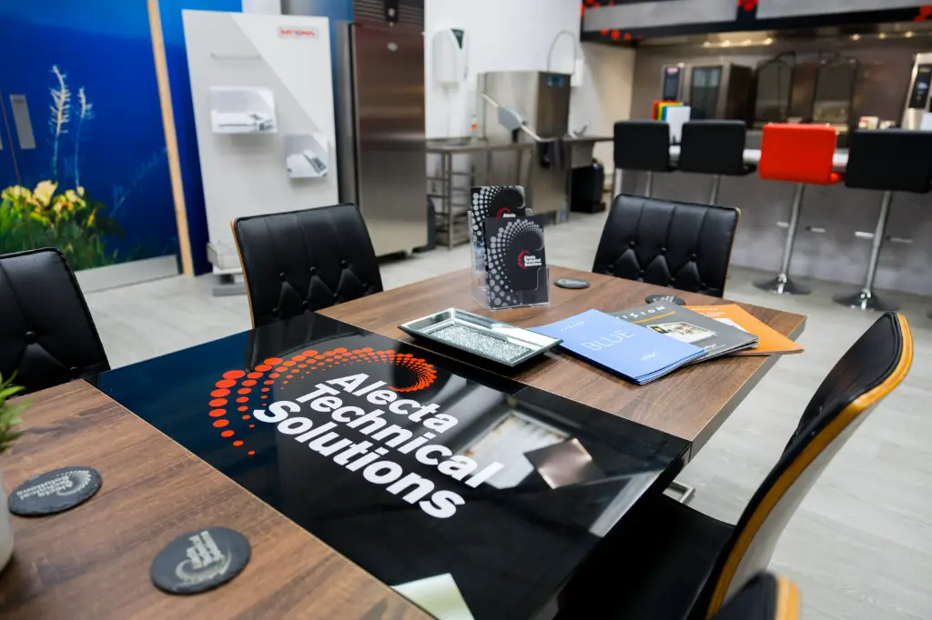 Alecta Showroom Table